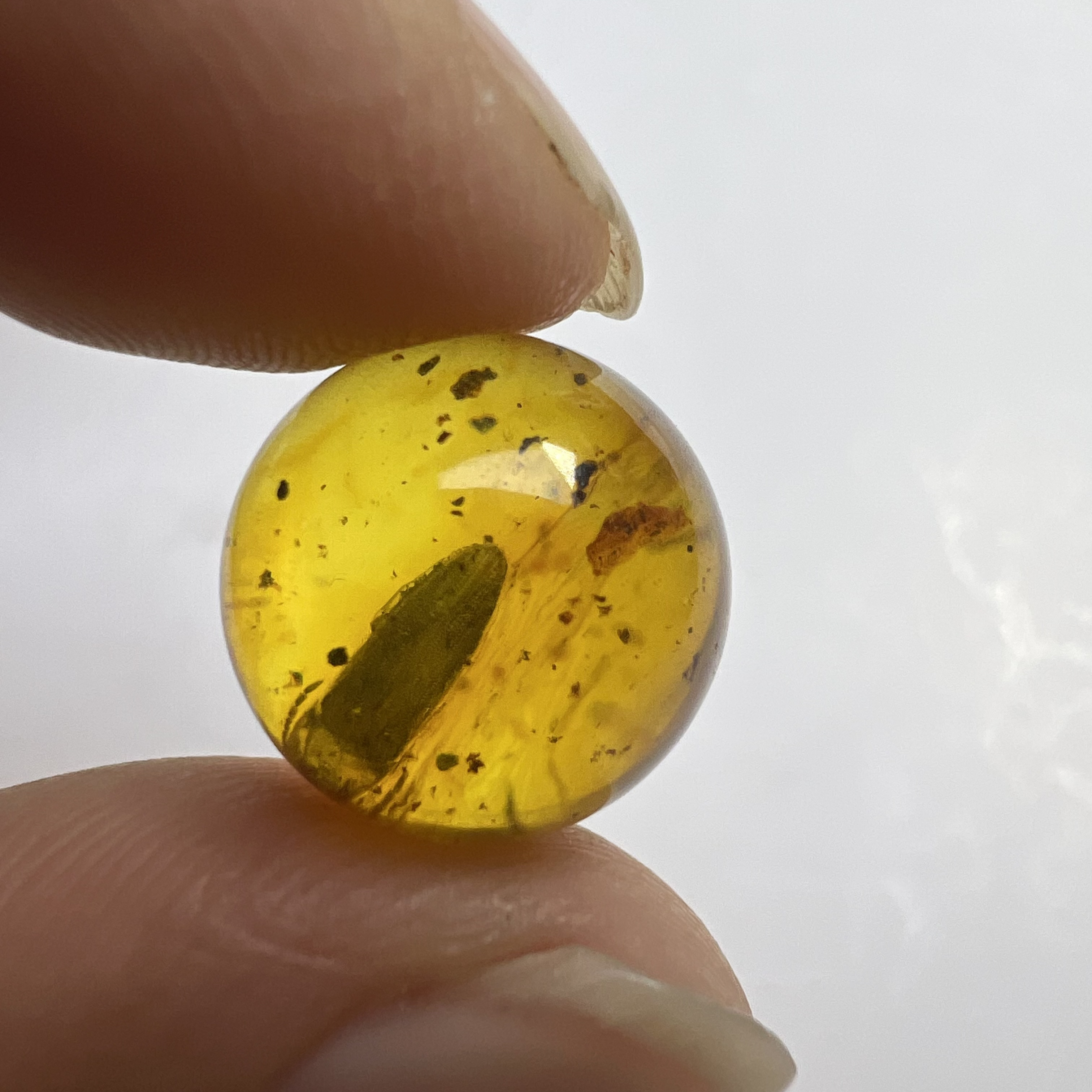 天然虫珀圆珠尺寸：13.9mm不能打孔