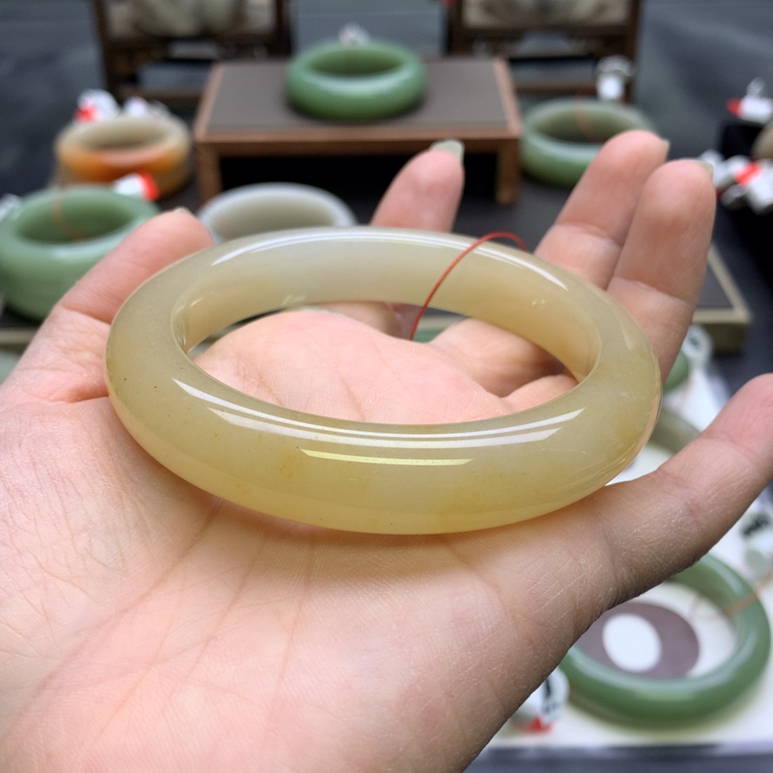 石英质玉未镶嵌手镯