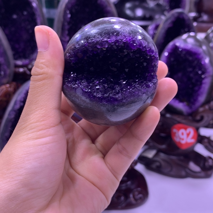 织绣乌拉圭紫水晶