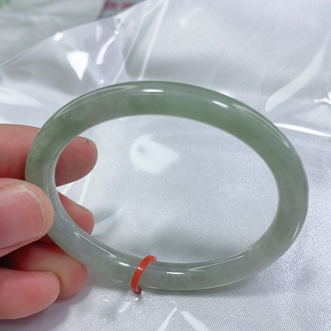 翡翠手镯未镶嵌53圈口贵妃