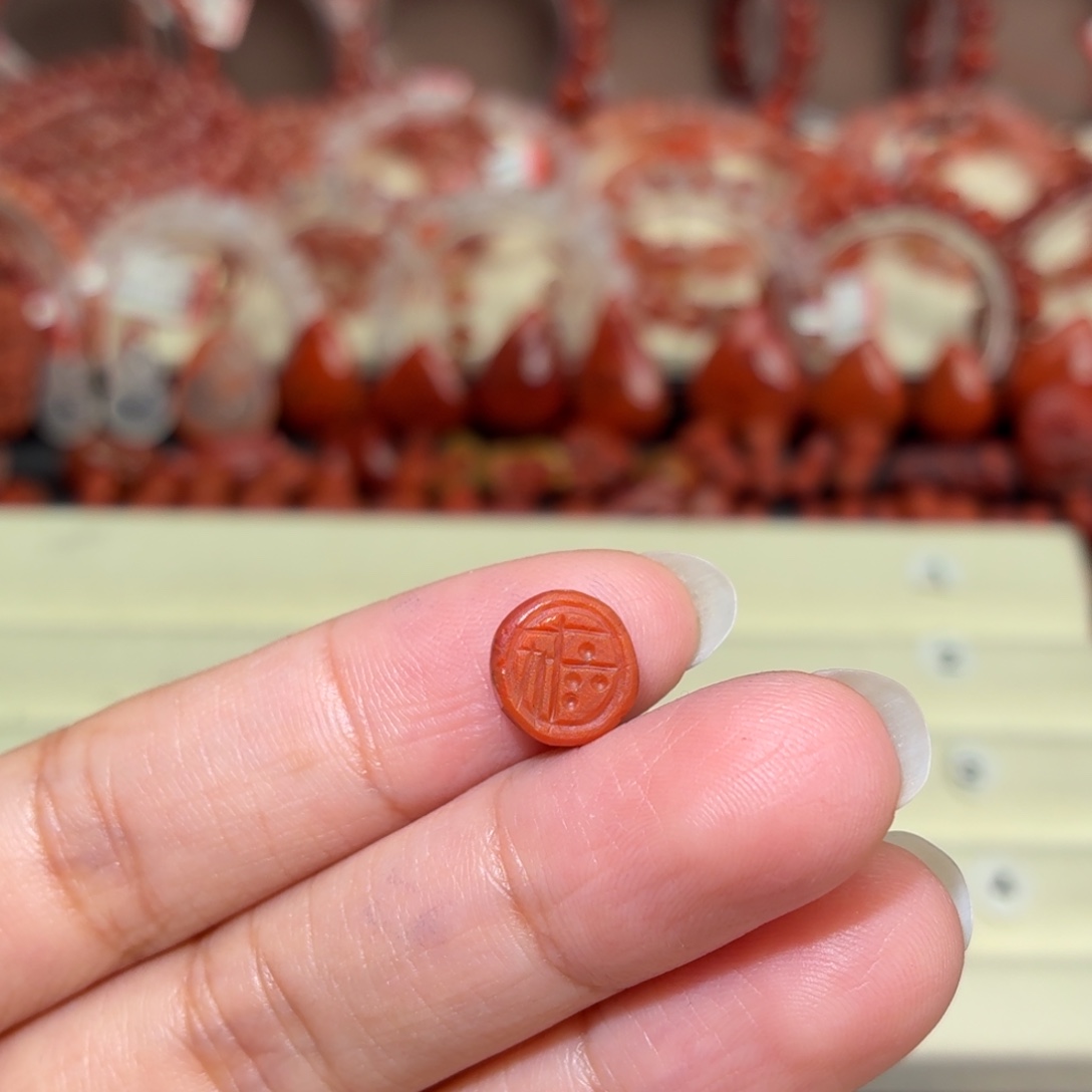 芒***1南红玛瑙未镶嵌颈饰福币