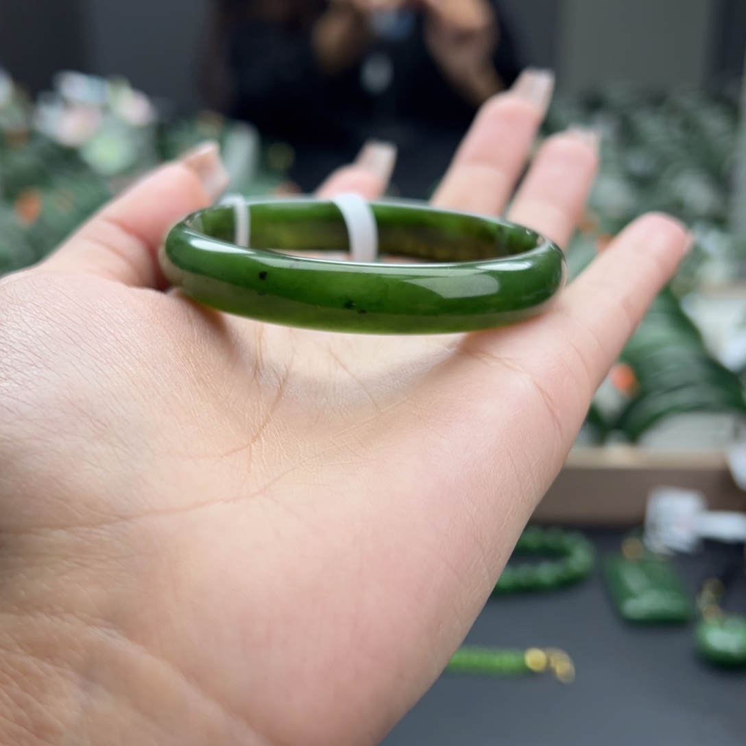 和田玉（碧玉）未镶嵌手镯