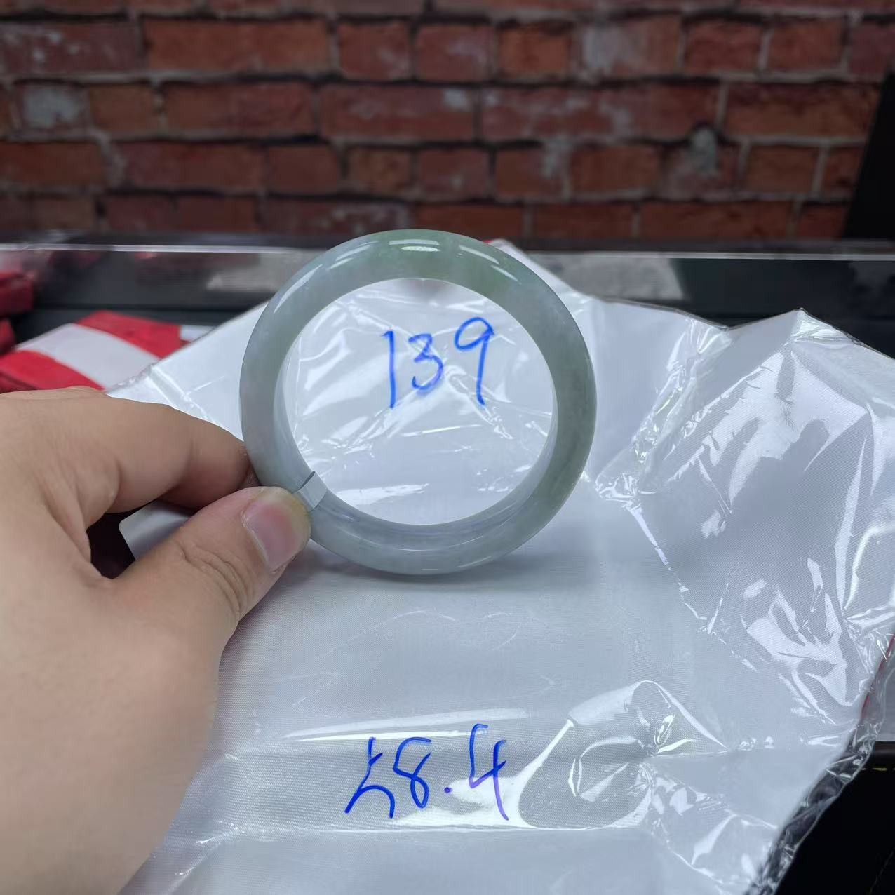 毛货手镯需精细抛光/139