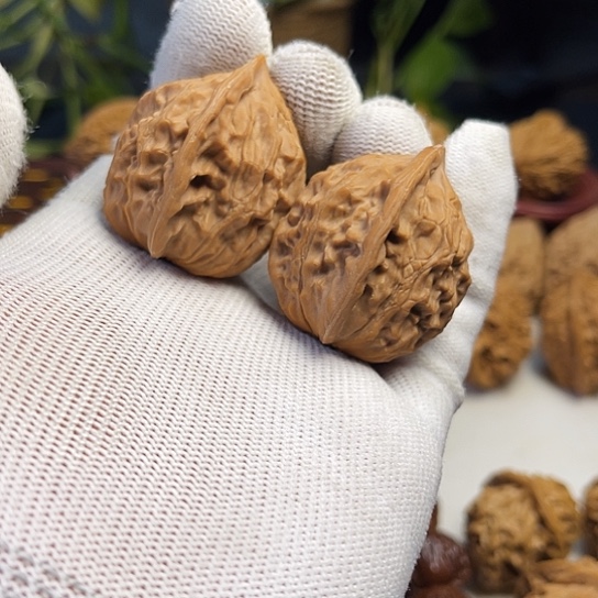 热***包核桃红皮鸡心文玩核桃