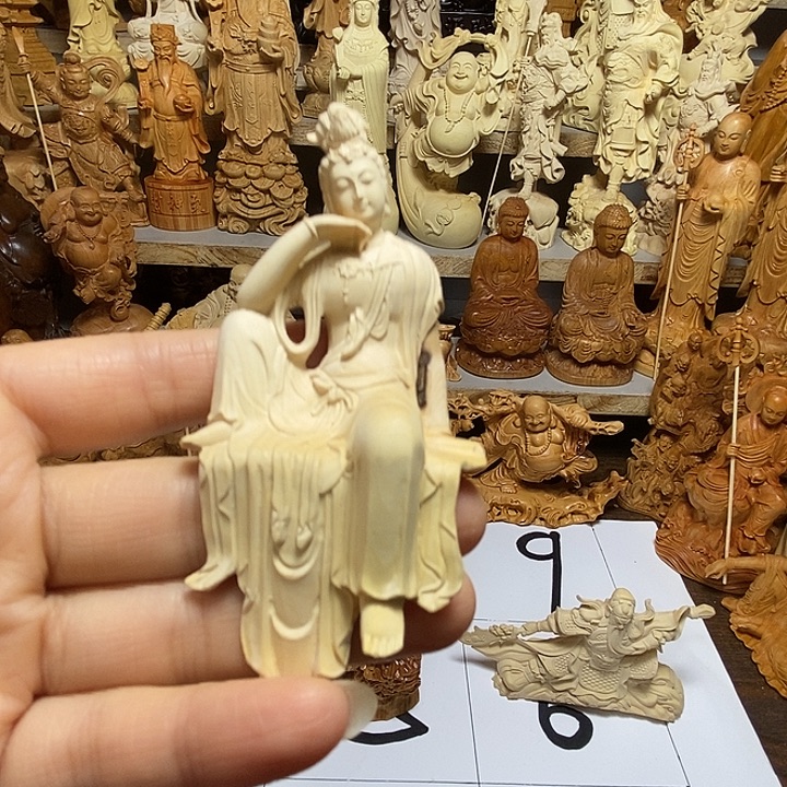 念***卿柏木（崖柏）自在观音