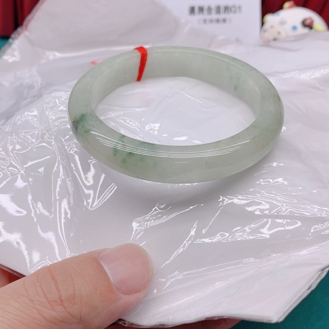 翡翠手镯未镶嵌真**.34444444444