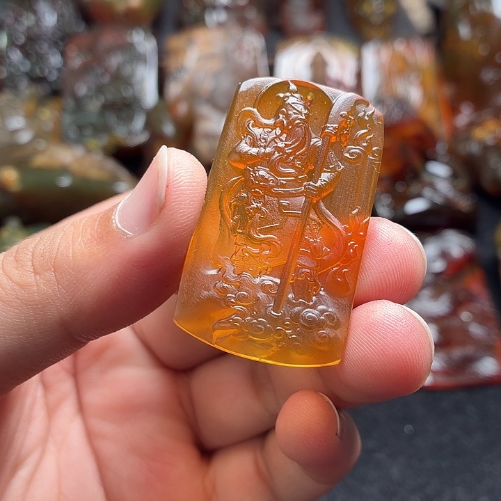 琥珀未镶嵌颈饰23