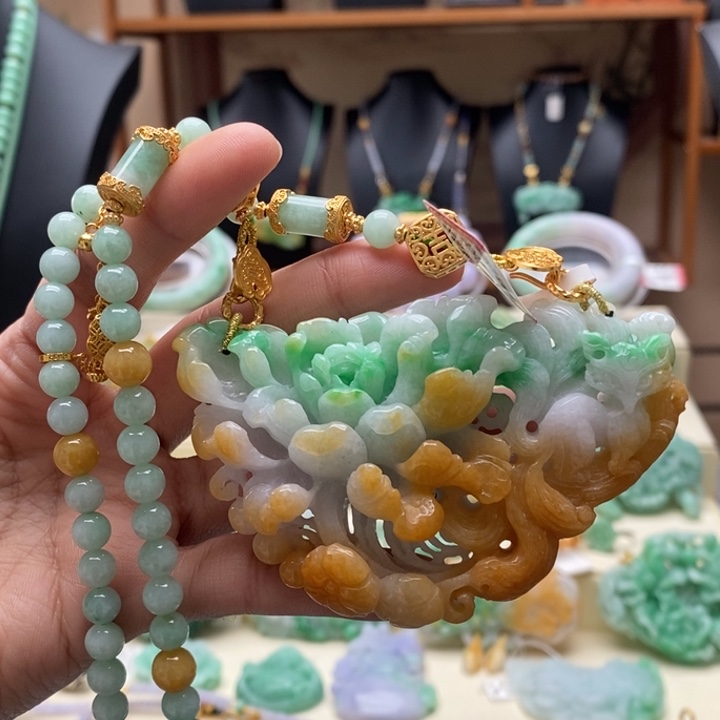 翡翠颈饰未镶嵌翡翠吊坠