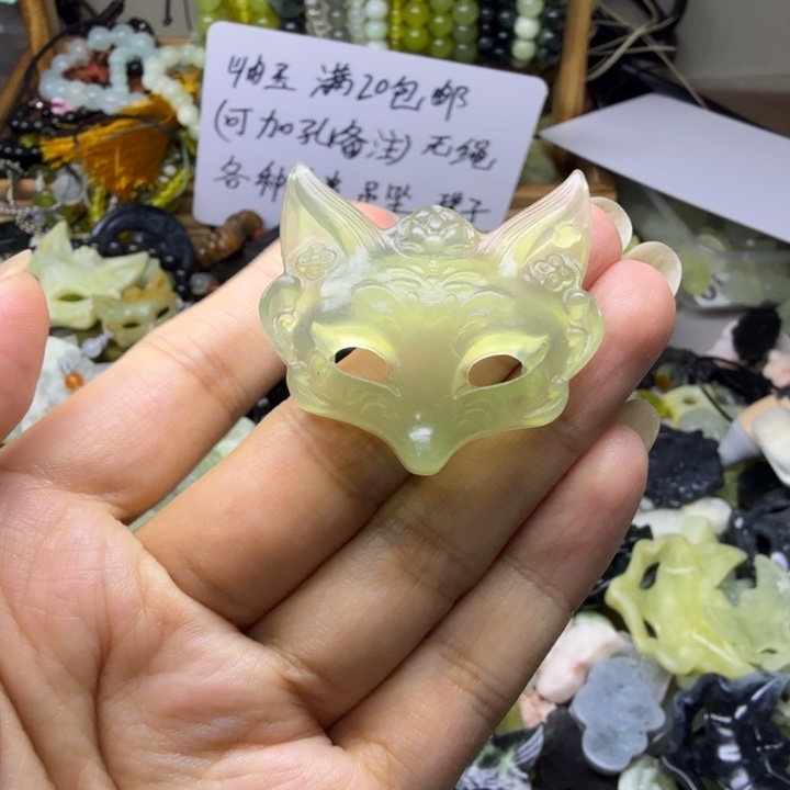 蛇纹石玉未镶嵌颈饰