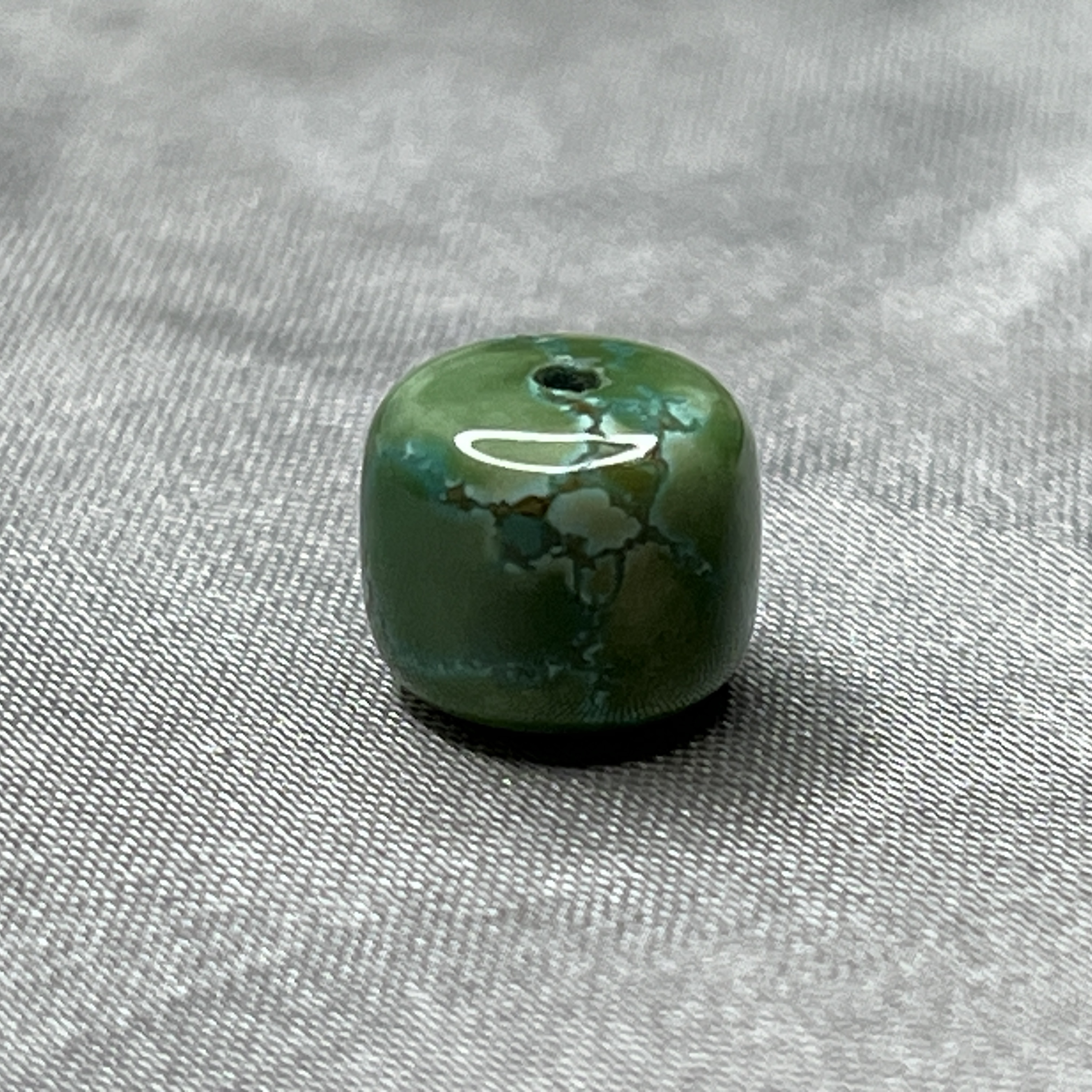 绿松石菜籽绿玉化料老型，尺寸8.4x7.1mm重0.88克