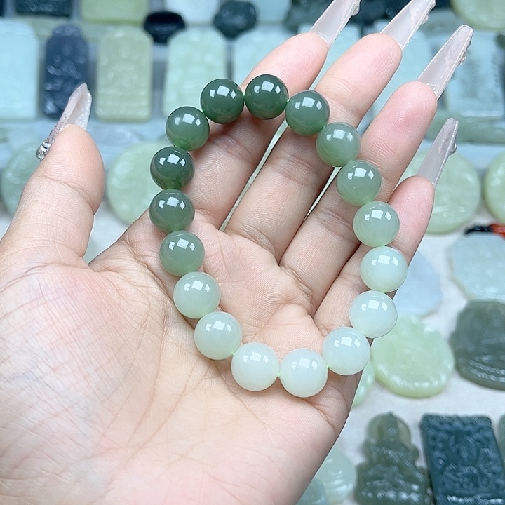 雨***留和田玉未镶嵌颈饰