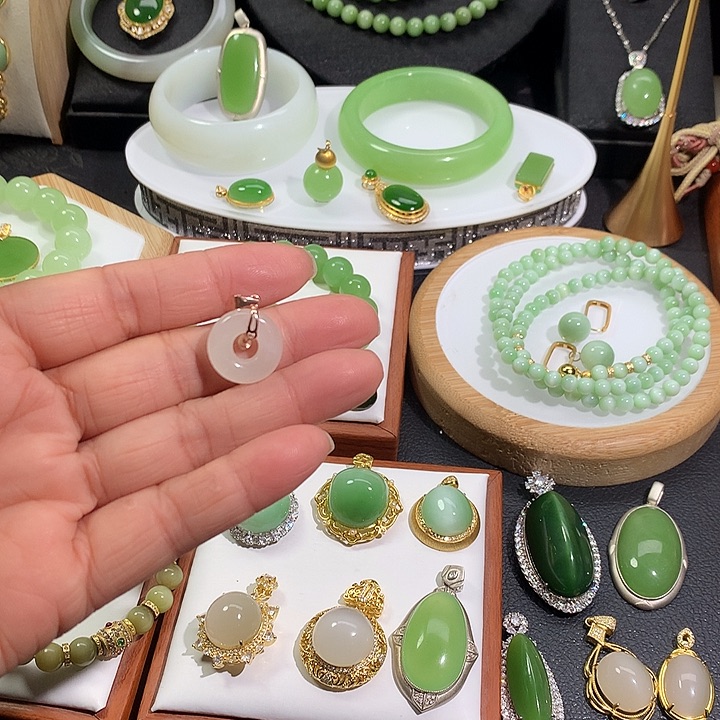 颈饰银S925镶嵌和田玉一****虫