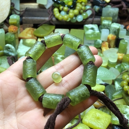 未镶嵌岫玉吊坠?****子