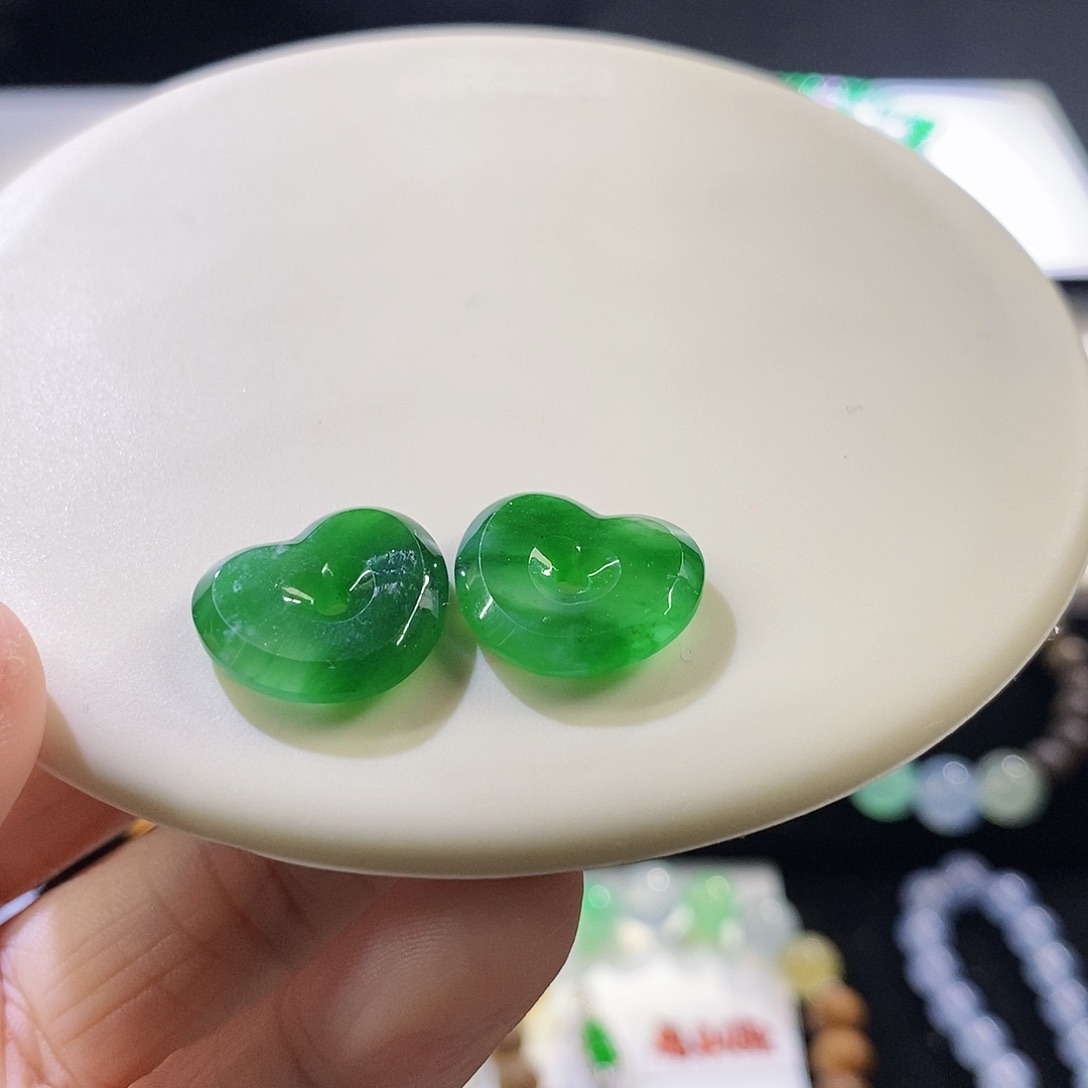 翡翠未镶嵌挂件爱心