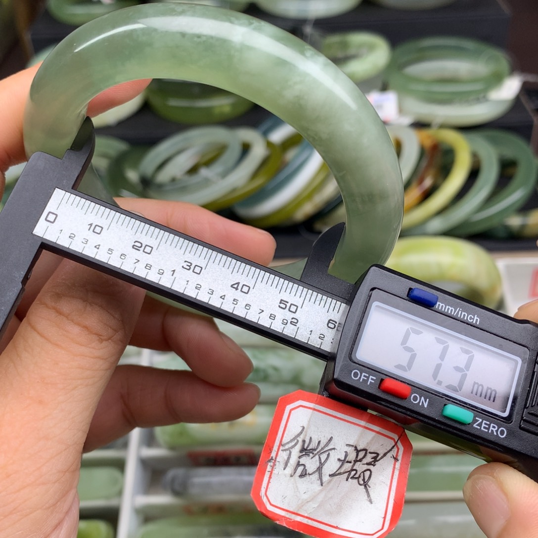 蛇纹石玉未镶嵌手镯520