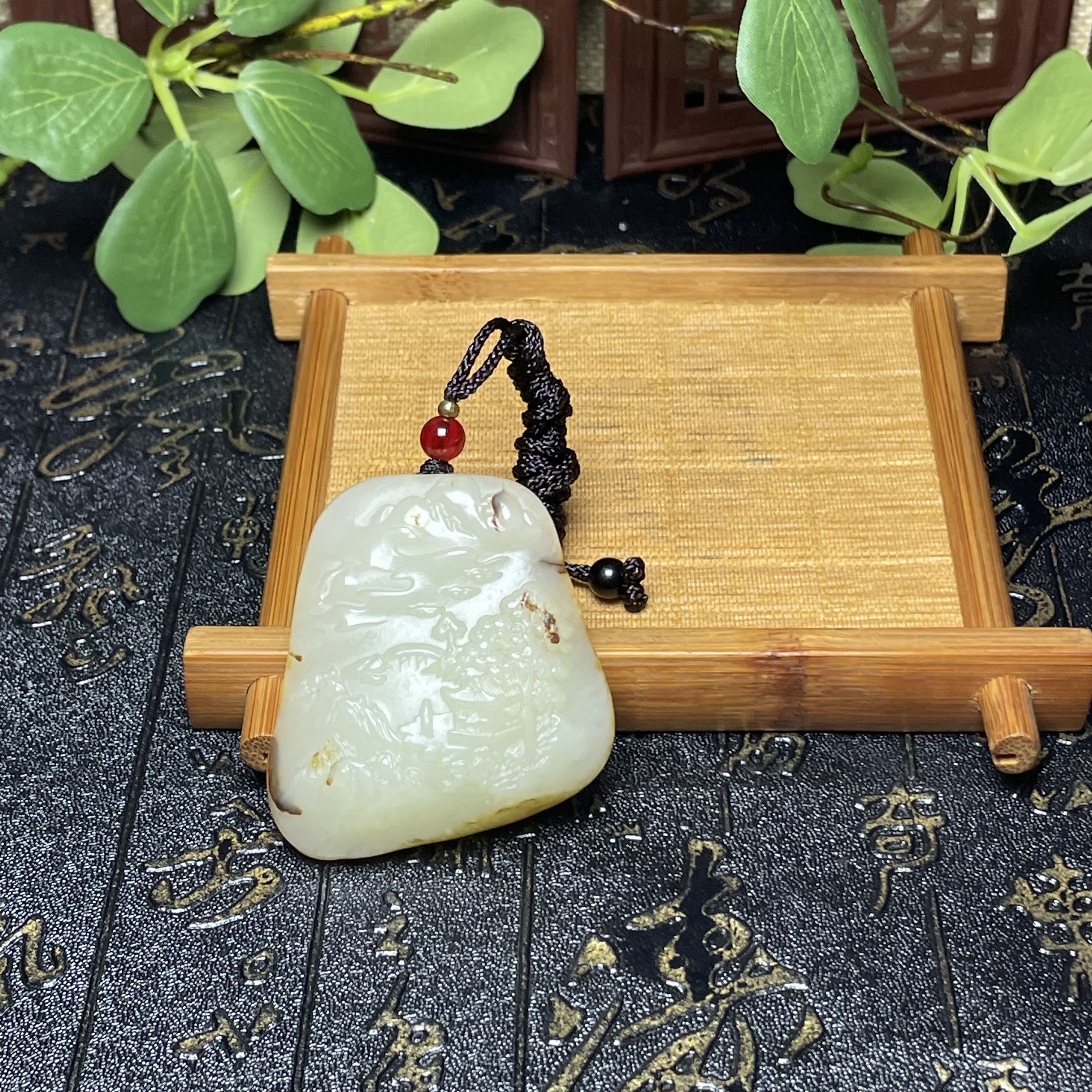 新疆和田玉独籽无修大开门挂件吊坠黄皮白肉山水