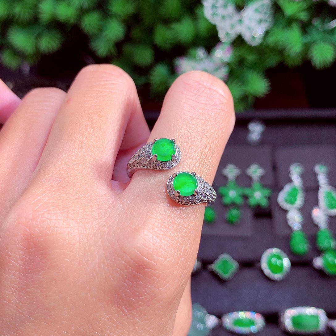 颈饰未镶嵌翡翠天然