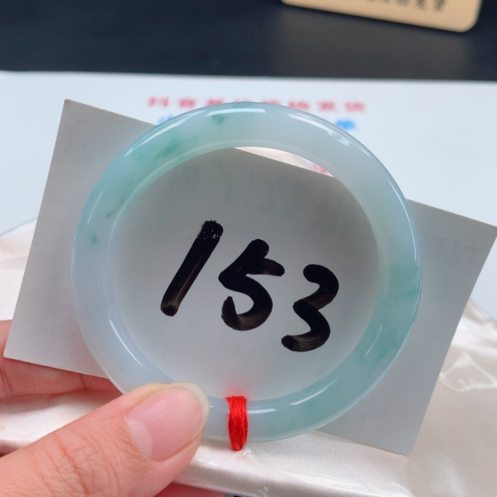 翡翠手镯未镶嵌冰