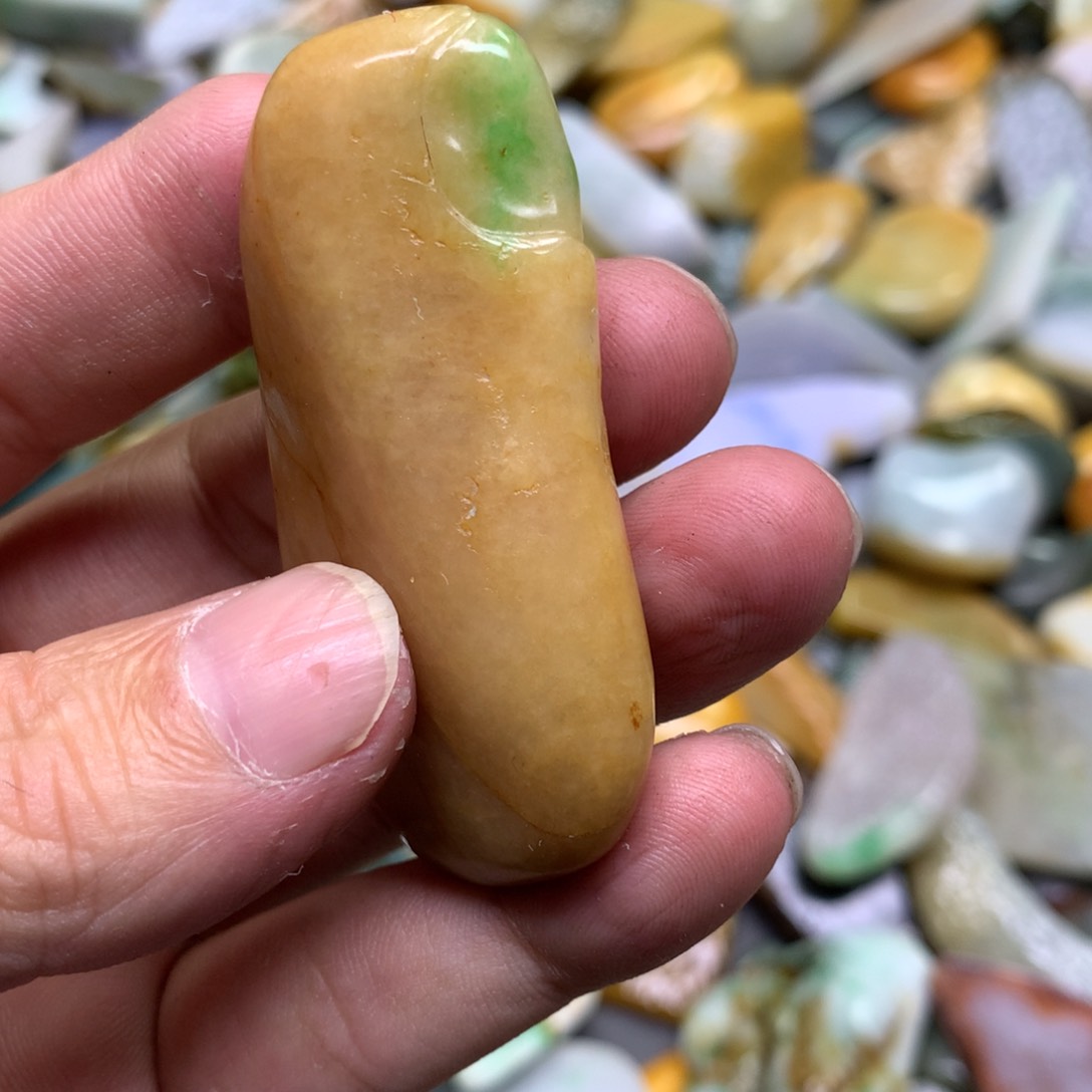 翡翠颈饰未镶嵌天然翡翠