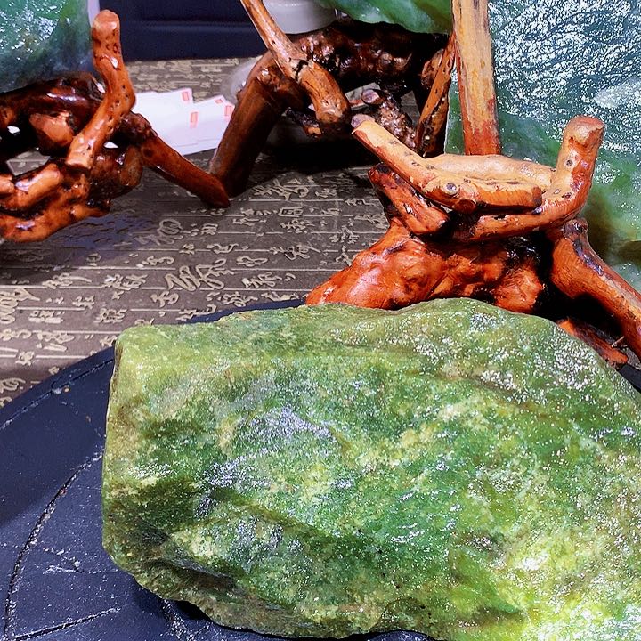 蛇纹石玉未镶嵌珠宝奇石