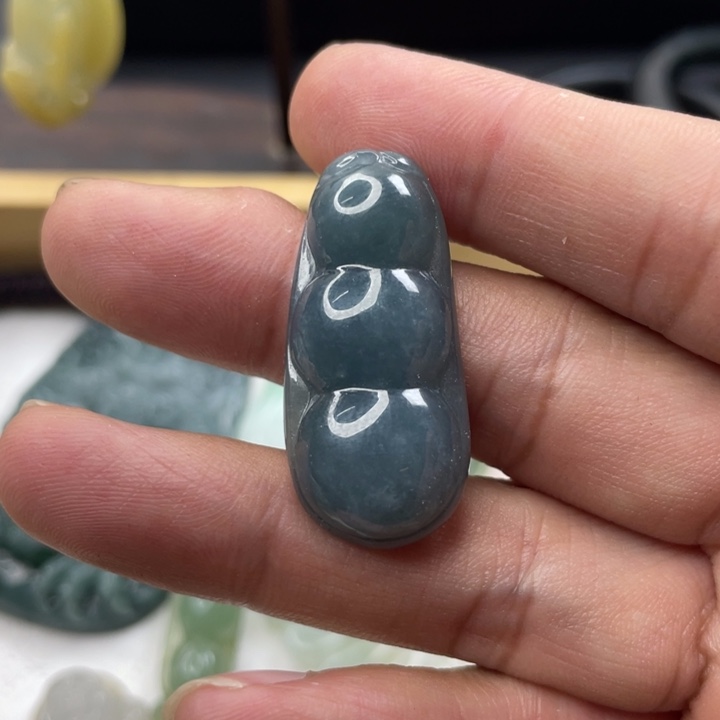 翡翠未镶嵌颈饰55