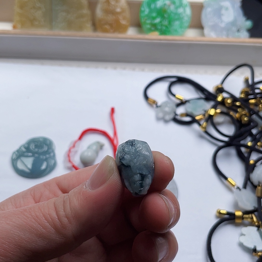 颈饰未镶嵌翡翠迎****前