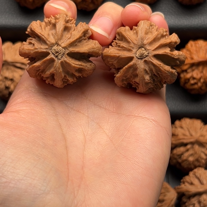 文玩核桃吊坠灯笼