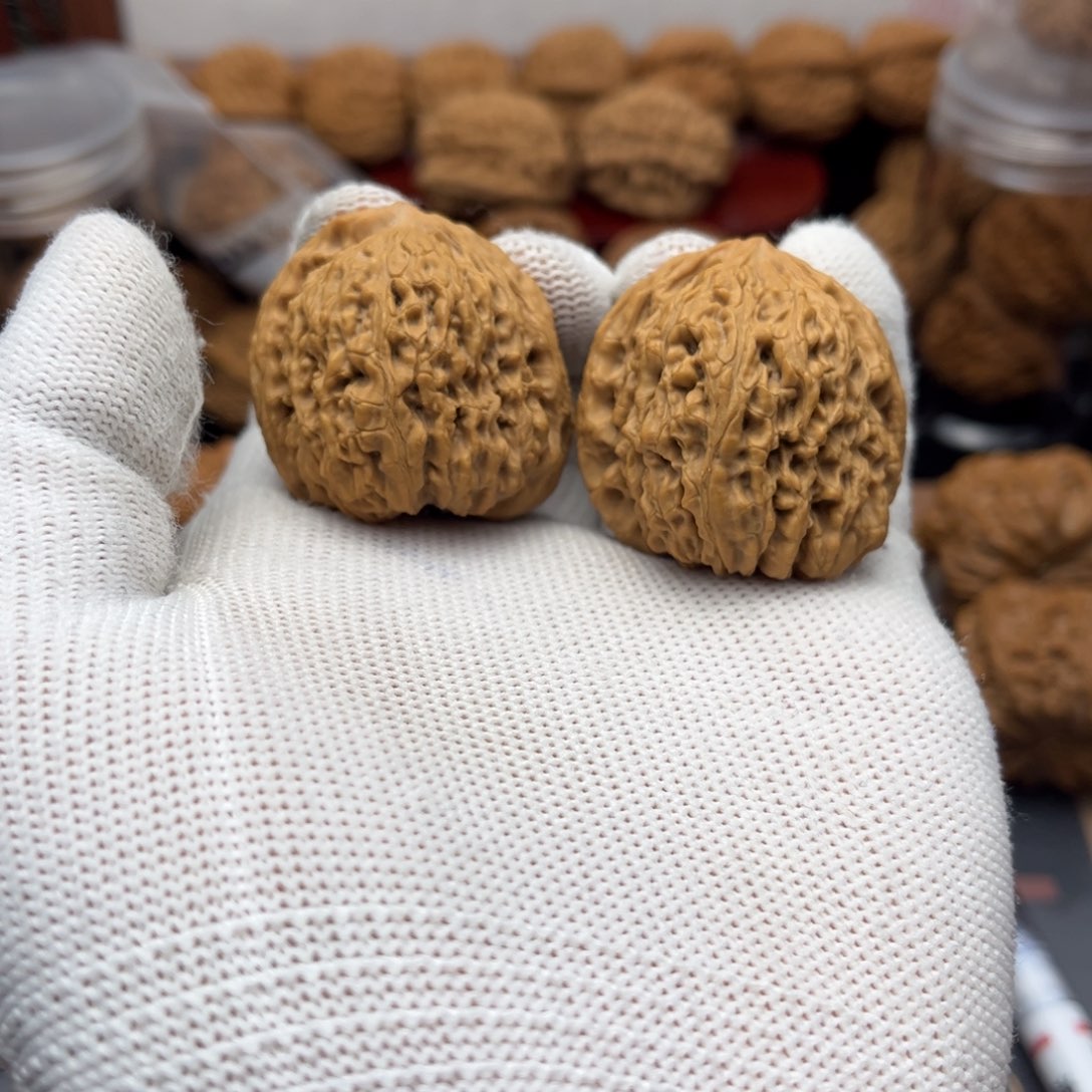 羽***）文玩核桃吊坠逐鹿南疆石