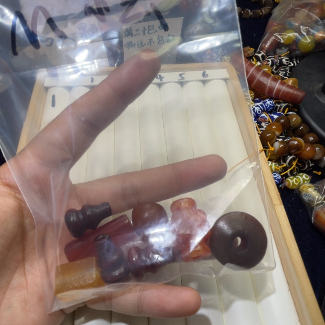 M***玄玛瑙/玉髓未镶嵌珠宝半成品