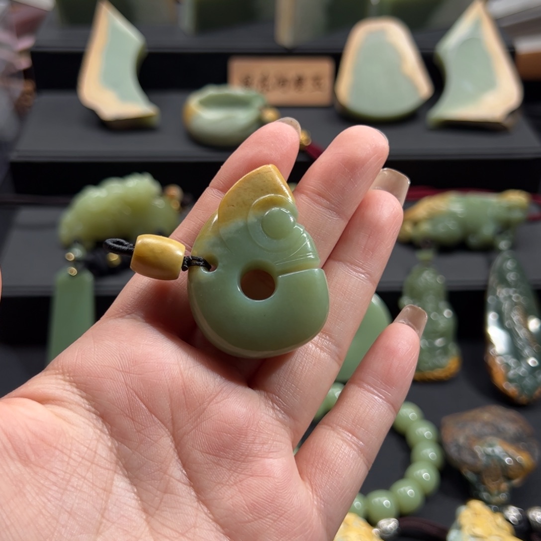 岫岩河磨玉（透闪石质玉）颈饰未镶嵌夕*ッ