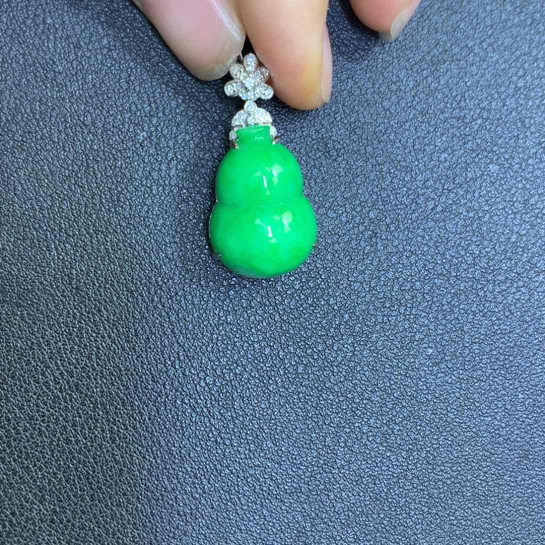 翡翠颈饰18K金镶嵌翡翠