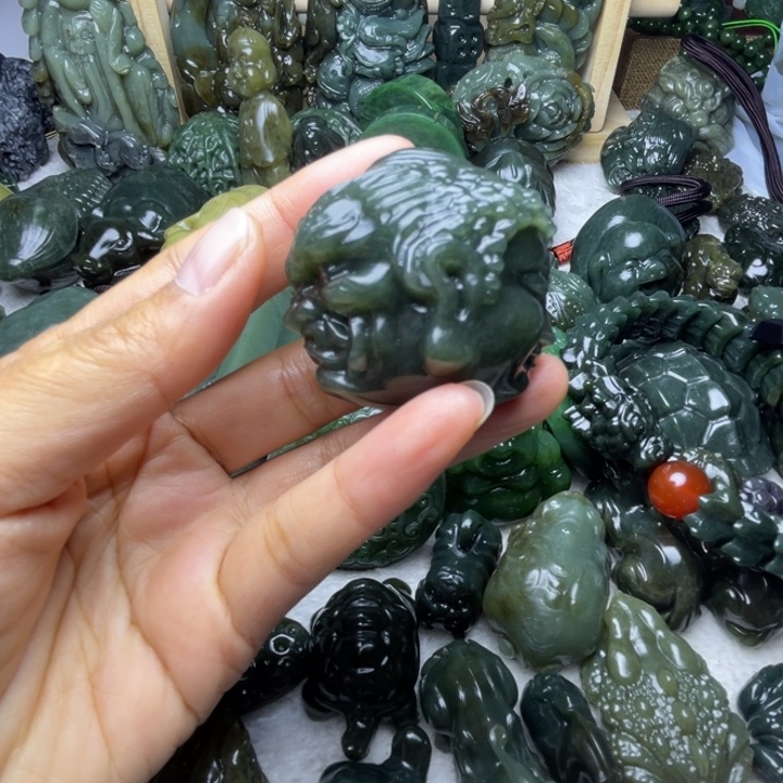 国***魂和田玉未镶嵌颈饰