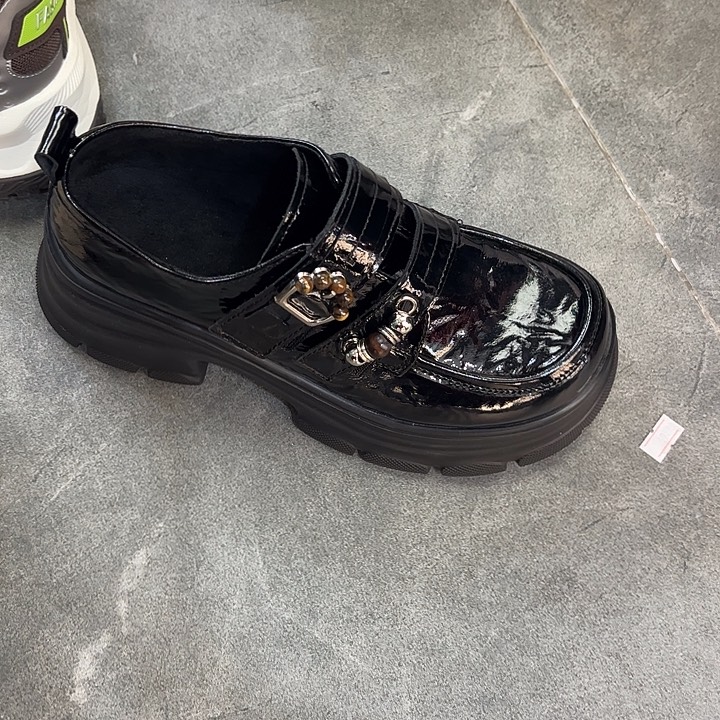 576527711黑色37码