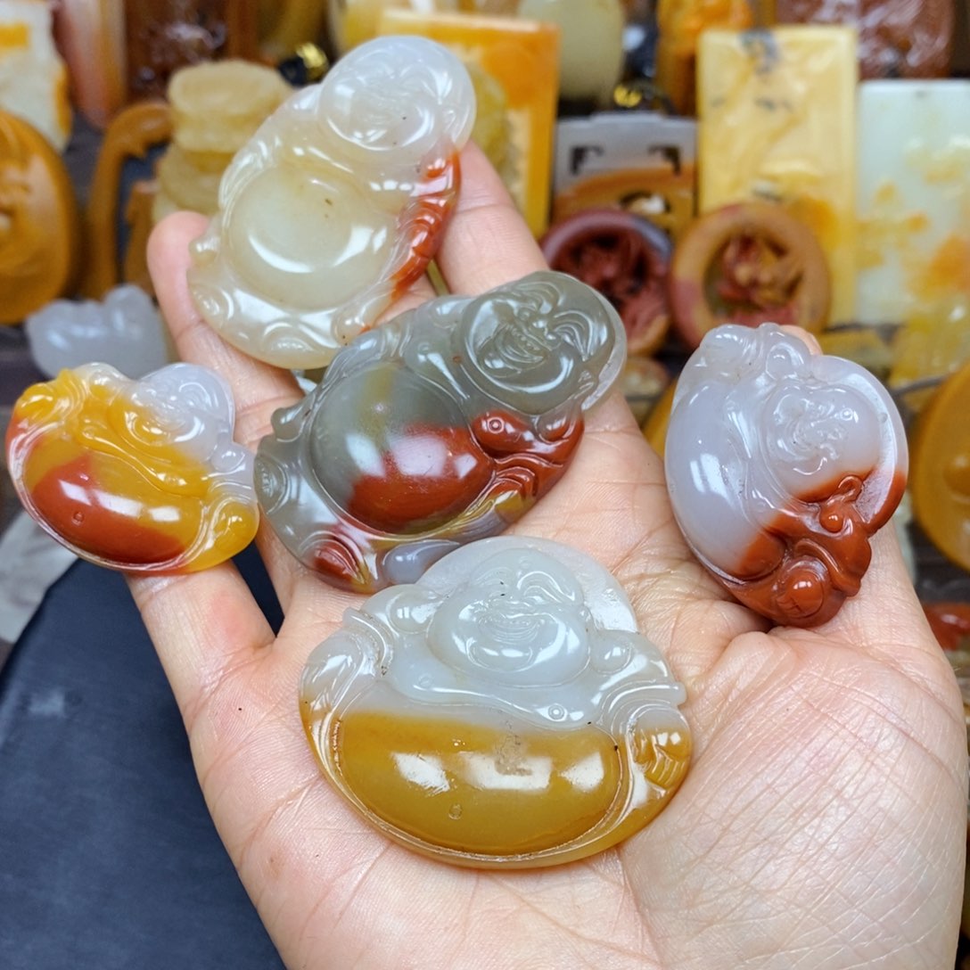 石英质玉（黄龙玉）颈饰未镶嵌