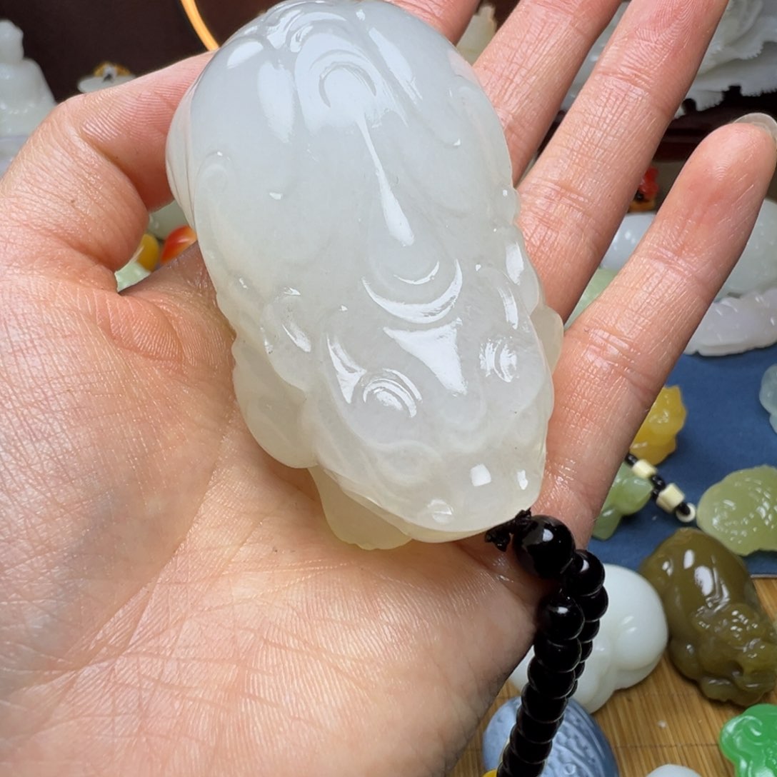 石材金*手工雕刻高冰白貔貅