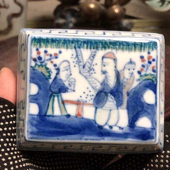 慢***路陶陶瓷的设计师是一个人