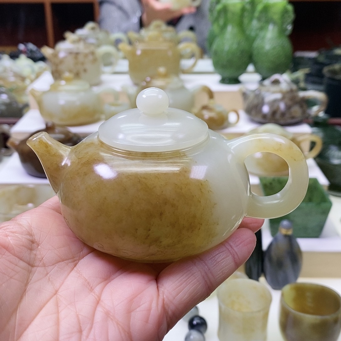 和田玉茶壶未镶嵌青****居