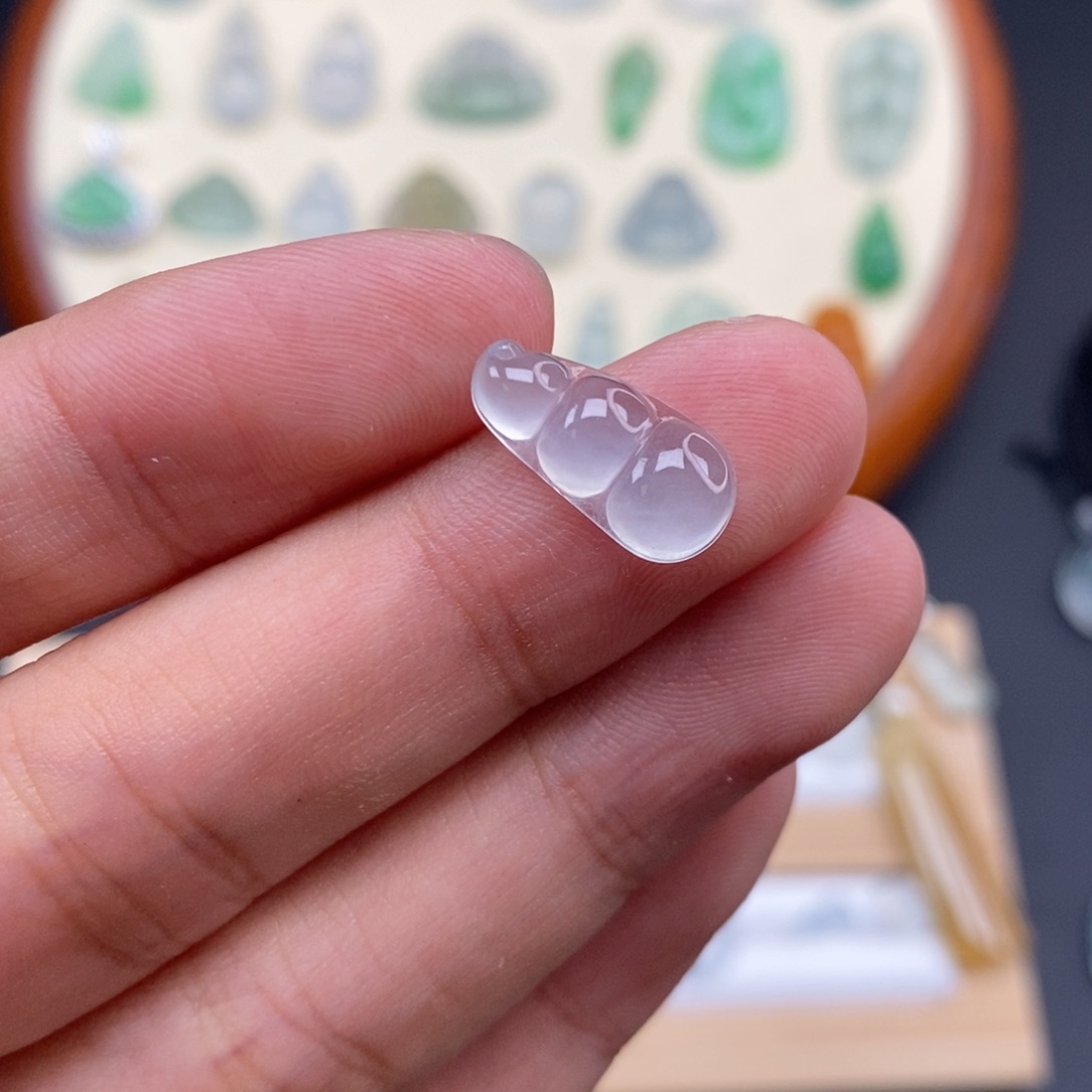 翡翠颈饰未镶嵌豆子