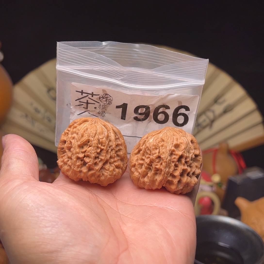 文玩核桃吊坠这几位是在一起吧啊笑而不