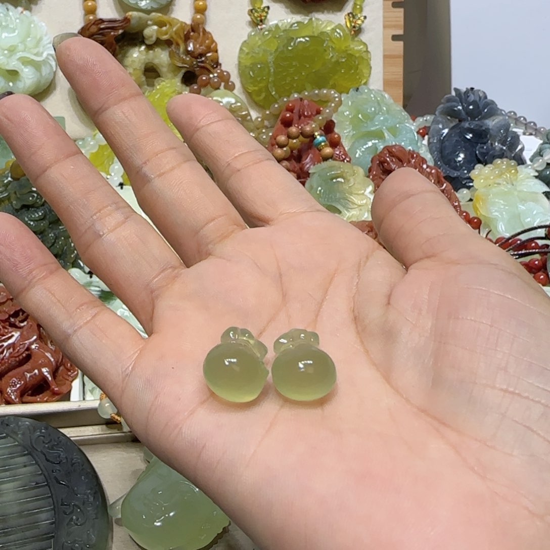 未镶嵌蛇纹石玉吊坠风***雨