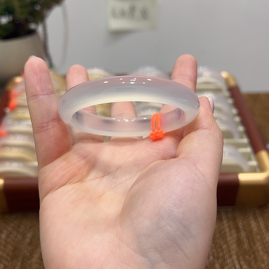 若***见玛瑙/玉髓未镶嵌手镯