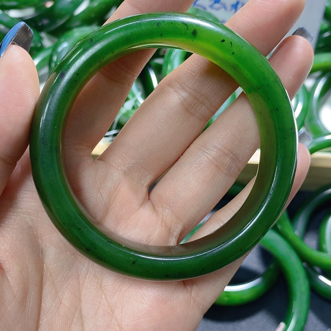 悠***客和田玉（碧玉）未镶嵌手链