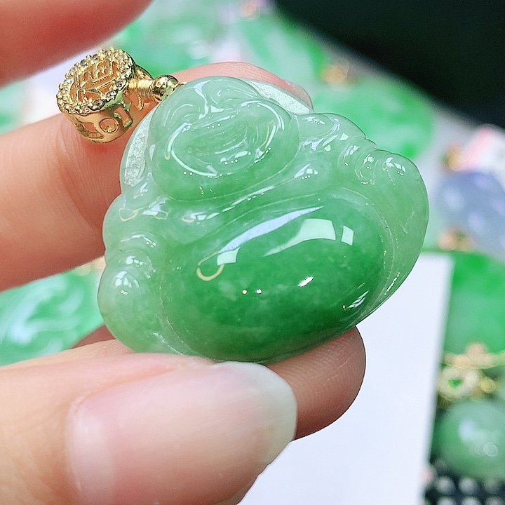 翡翠未镶嵌颈饰多样性发其一