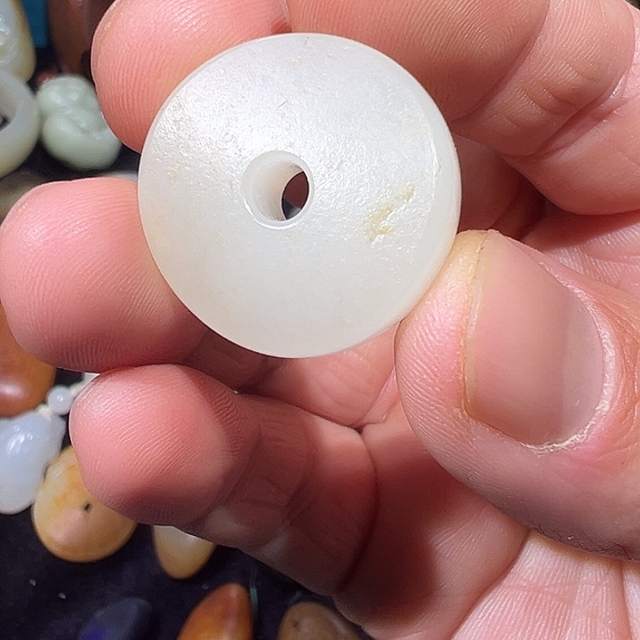 和田玉未镶嵌吊坠(赠链)