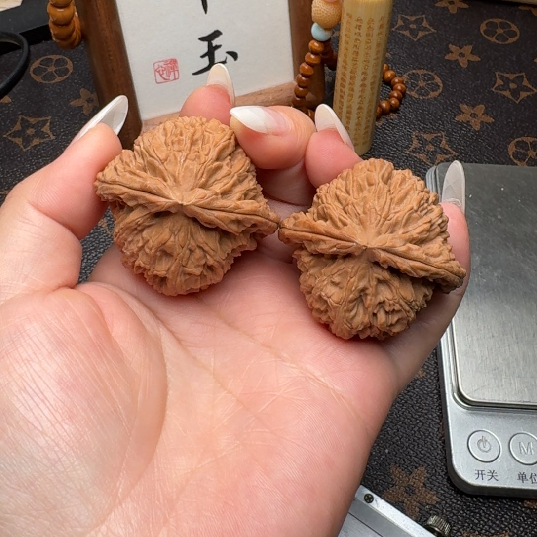 文玩核桃把件43三角白G097