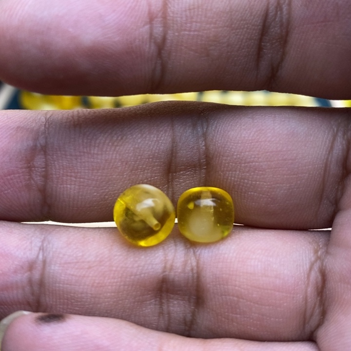 琥珀裸石未镶嵌15号9.1*7.9左右2颗