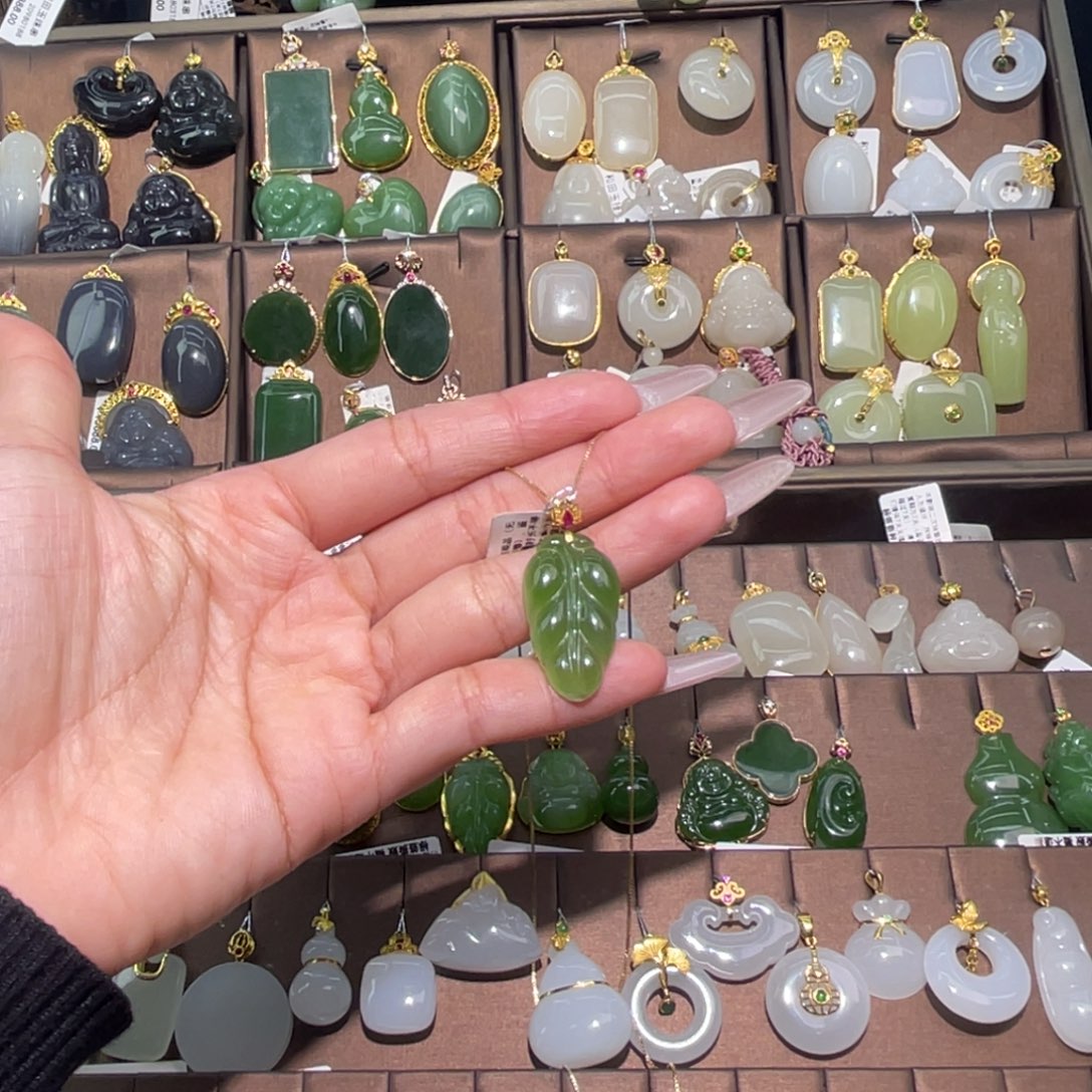 和田玉18K金镶嵌吊坠(赠链)