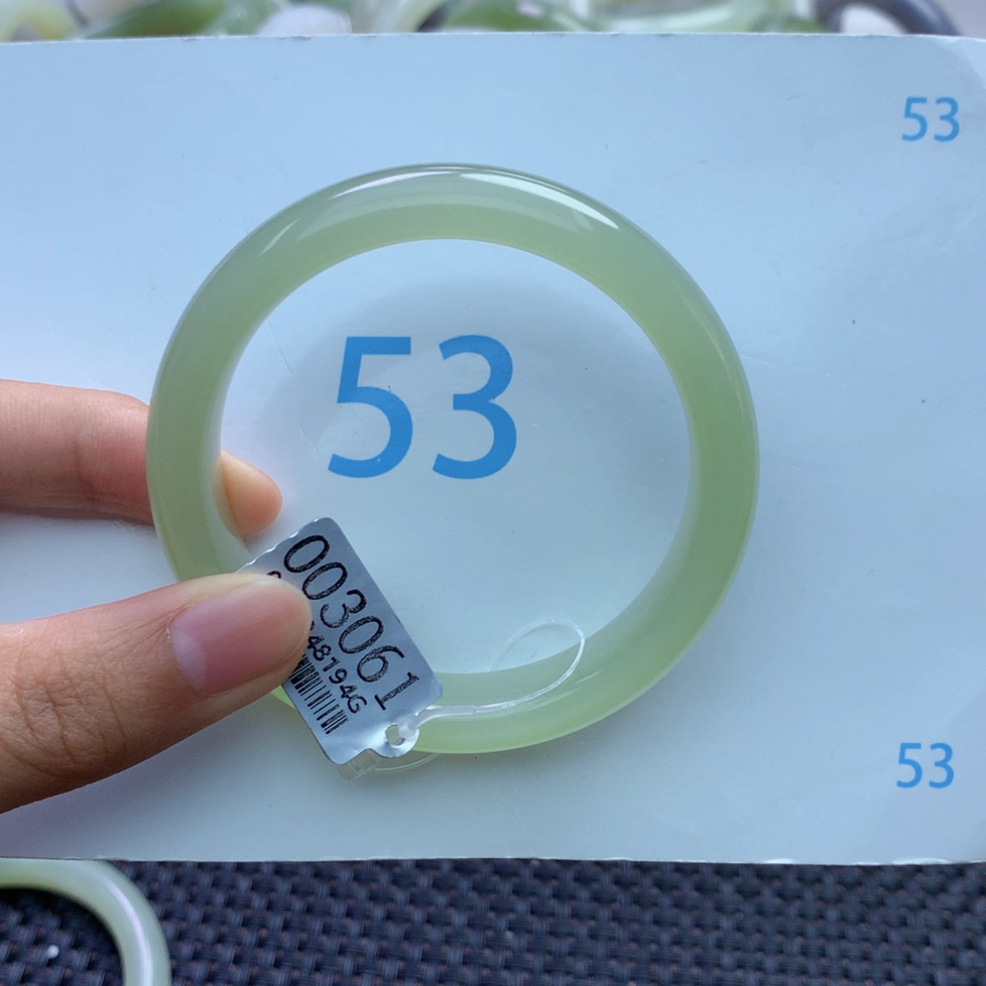 和田玉手镯未镶嵌五**?