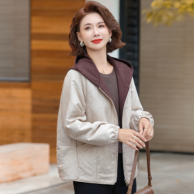 中老年女装法式短款中老年外套女装妈妈装休闲百搭连帽宽松外套