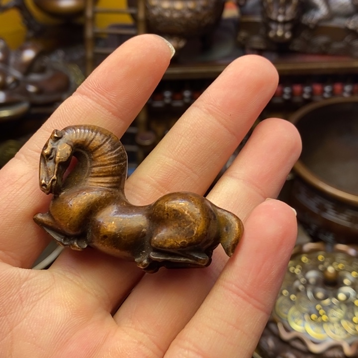 铜器摆件做工精良